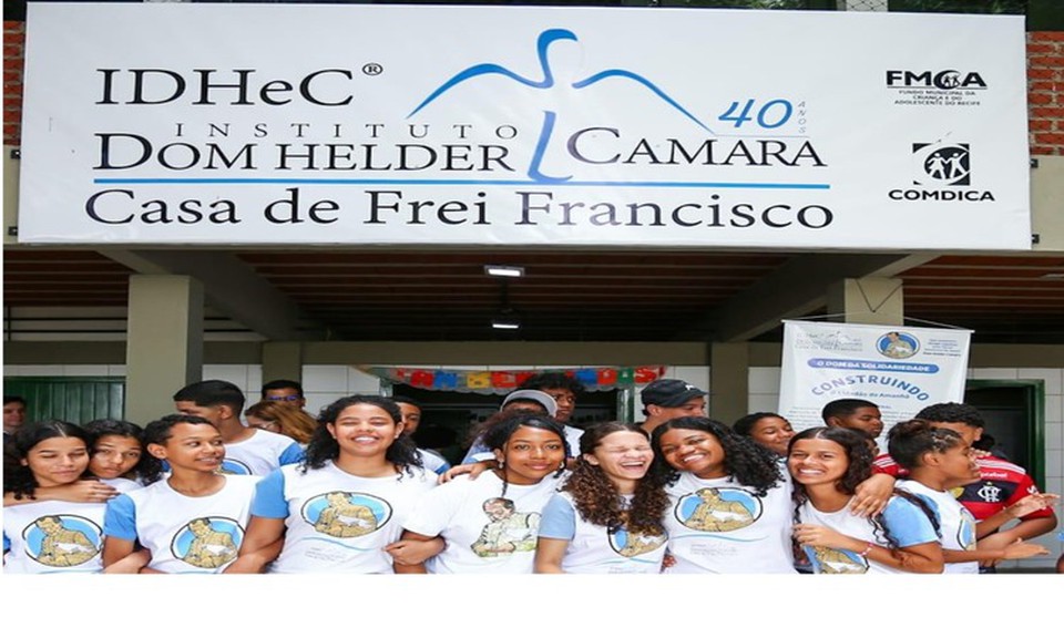 A Casa Frei Francisco atende 100 jovens por ano, no contraturno escolar, com dois turnos, fornecendo duas refeies por turno, oferecendo oficinas de informtica, Msica e Leitura e cursos de Estatstica e Matemtica (Foto: Acervo do IDHeC - Instituto Dom Helder Camara)