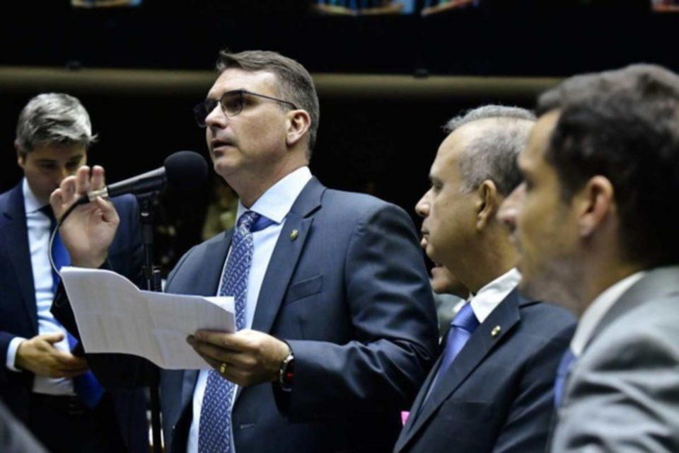 O trecho foi includo na LDO por meio de uma emenda apresentada pelo senador Flvio Bolsonaro (PL-RJ) (Crdito: Waldemir Barreto/Agncia Senado)