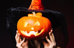 O Halloween  comemorado em 31 de outubro