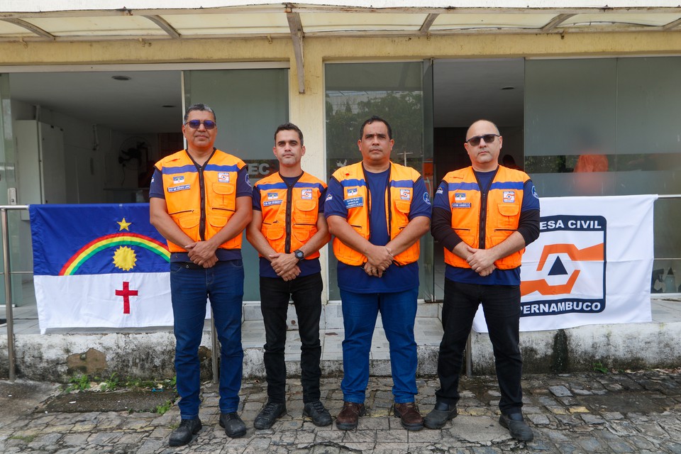 Em ordem o sargento Srgio Lus, o cabo Eriberto Fernando, o capito Marco Filipo e o sargento Angelo Rafael (Foto: Marina Torres/DP)