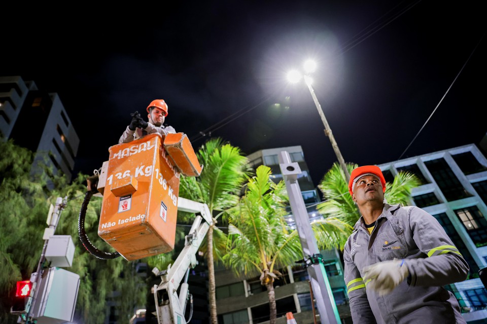 Prticos de sinais esto sendo trocados  (Foto: Prefeitura do Recife )