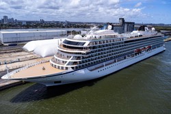 Primeiro navio da temporada a atracar no Recife, o Viking Jupiter trouxe 712 passageiros e 460 tripulantes