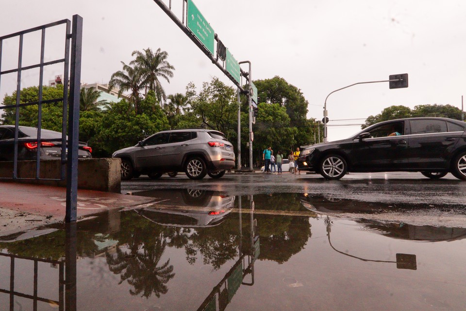 O tempo deve permanecer parcialmente nublado a nublado com pancadas de chuva de forma isolada no perodo da noite com intensidade fraca a moderada (Foto: Priscilla Melo/DP)