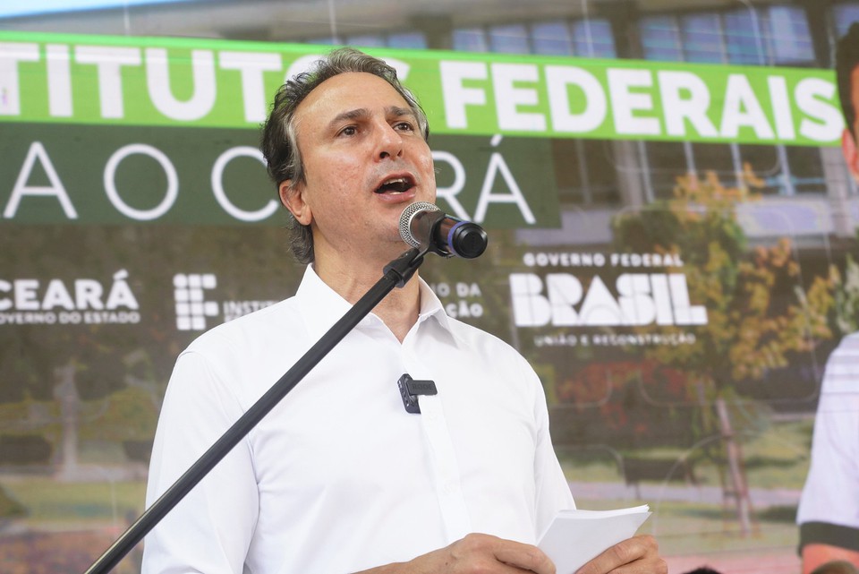 Ministro da Educao, Camilo Santana (foto: Carlos Gibaja/Governo do Cear e Helene Santos/Governo do Cear)