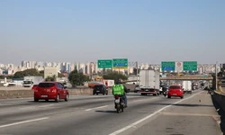 Trs romeiros morrem atropelados na Dutra a caminho de Aparecida (foto: ROVENA ROSA/AGNCIA BRASIL)