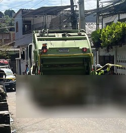 Idoso morre aps ser atropelado por caminho de lixo na Zona Norte do Recife (Foto: Cortesia/Grande Recife Notcias)