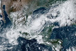 Furaco Milton ganha fora e ameaa Flrida e Mxico  (foto: NOAA / AFP)