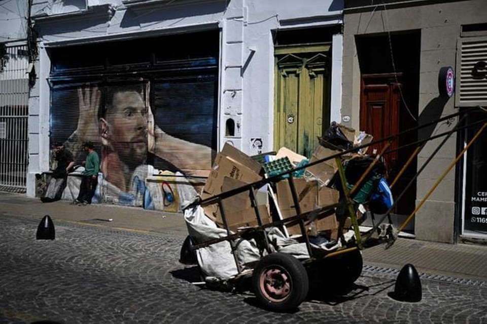 O ndice, 11,2 pontos percentuais maior que o do segundo semestre de 2023, reflete o impacto de uma poltica de ajuste fiscal promovida pelo governo de Milei (foto: LUIS ROBAYO / AFP)