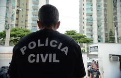 Homem  preso aps exigir R$ 200 mil para no divulgar fotos ntimas de vtima que enviou celular para assistncia tcnica  (Foto: Tnia Rego/Agncia Brasil/Arquivo
)