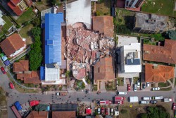 Hotel desaba e deixa ao menos um morto e quase 10 desaparecidos na Argentina  (foto: STRINGER / AFP)