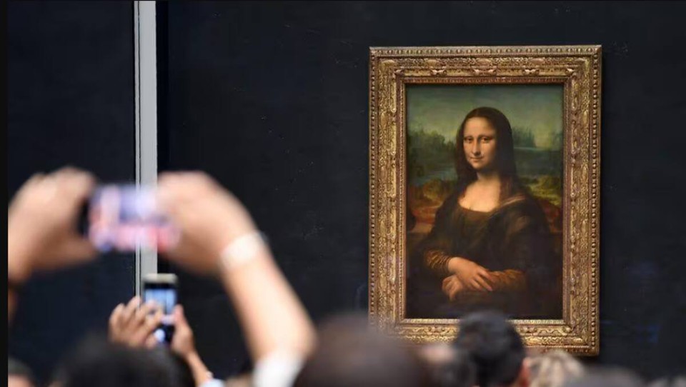 A obra-prima do artista italiano Leonardo da Vinci, tambm conhecida como Mona Lisa, exibida no Museu do Louvre (foto: Eric Feferberg / AFP)