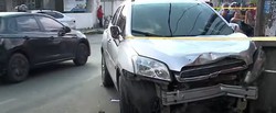 Carro imprensou moto em poste e matou um homem 