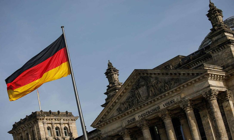 Questionado se iria responder aos ataques, o governo alemo afirmou que est avaliando todas as hipteses possveis sob a lei internacional e constitucional (Foto: DAVID GANNON/AFP
)