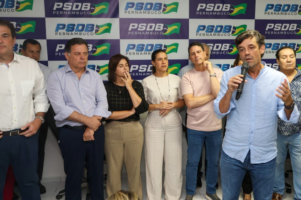 Evento do PSDB contou com a presena do dirigente estadual da sigla Fred Loyo; o presidente nacional Marconi Perillo; a vice-governadora de Pernambuco, Priscila Krause (Cidadania); a governadora Raquel Lyra; o ex-presidente do PSDB Bruno Arajo; e o secretrio de Turismo e Lazer, Daniel Coelho (Cidadania) (Chico Peixoto/Divulgao)