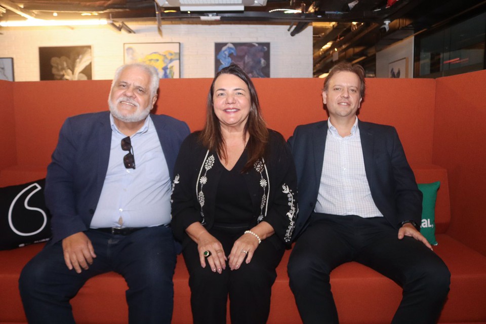 Rubens Junior, coordenador de relaes institucionais ao lado de Andrea Menezes, gestora de comunicao e Felipe Valena, Diretor-presidente da Copergs (Foto: Priscilla Melo/DP)