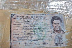 Drogas com foto de Pablo Escobar so apreendidas em aeroporto (Crdito: Reproduo/PF)