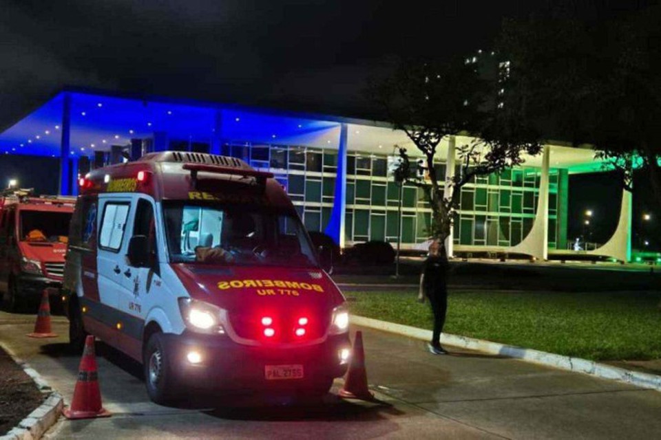 O prdio do anexo 2 foi evacuado e os bombeiros foram acionados  (foto: Minervino Jnior/CB/D.A Press)