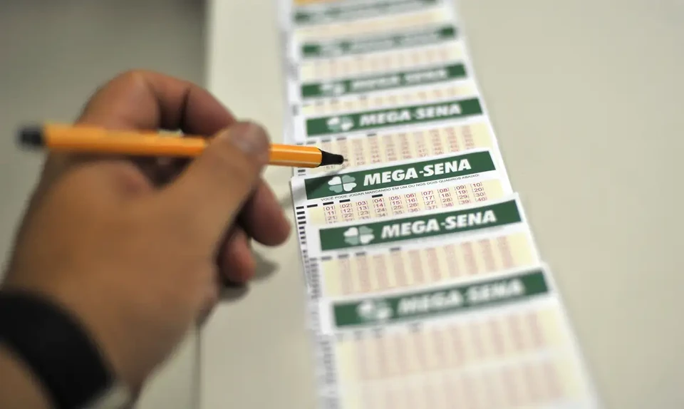 O jogo simples, com seis nmeros marcados, custa R$ 5 (Foto: Marcello Casal jr/Agncia Brasil)