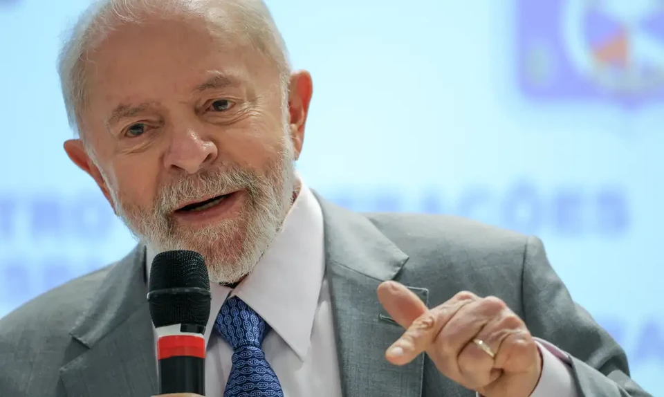 

Lula critica privatizaes de empresas pblicas em visita  Telebras (foto: EBC)