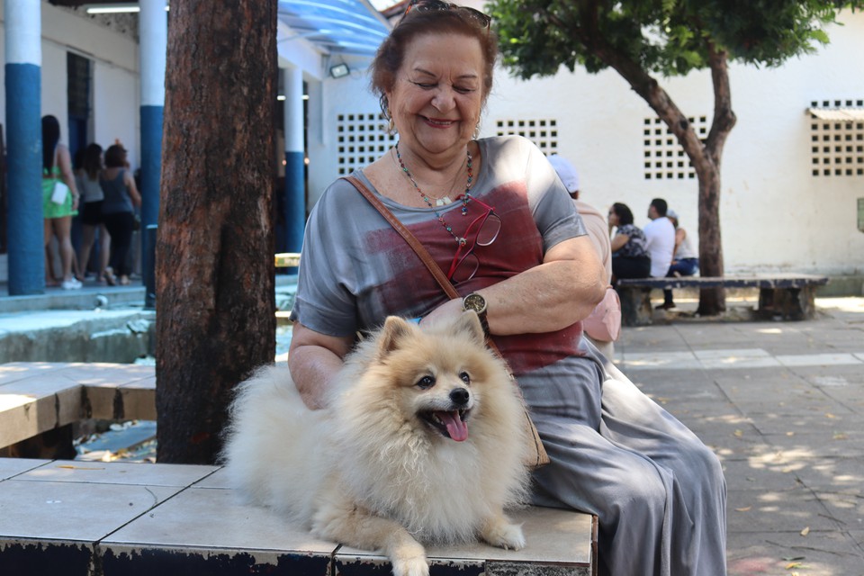 Njia levou Luke, o cachorrinho de sua neta (Foto: Priscilla Melo/DP Foto)