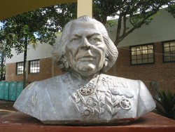 Busto em homenagem a Austregsilo de Athayde  furtado em Caruaru (Foto: Reproduo)