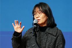 Escritora sul-coreana Han Kang leva o Prmio Nobel de Literatura (Crdito: YONHAP / AFP)