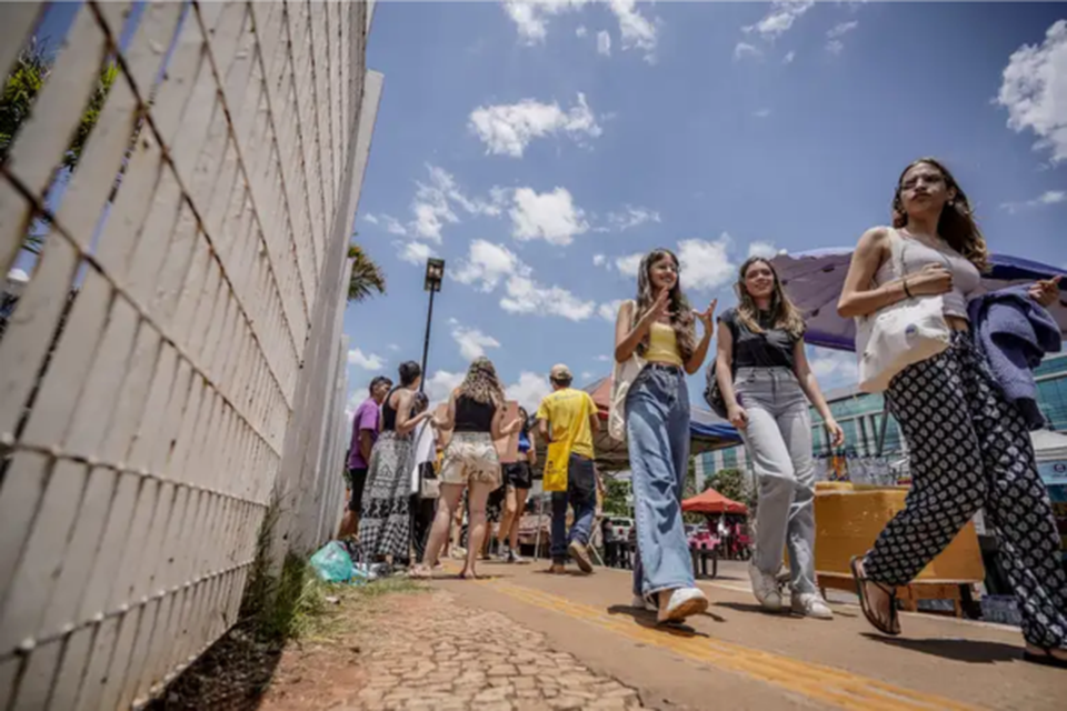 o Enem avalia o desempenho escolar dos estudantes ao trmino da educao bsica e tambm  a principal porta de entrada para a educao superior no pas (Crdito: Rafa Neddermeyer/Agncia Brasil)