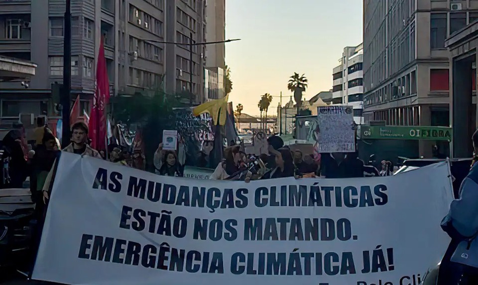 Manifestao ocorreu nesta sexta-feira (31), em Porto Alegre  (foto: Divulgao )