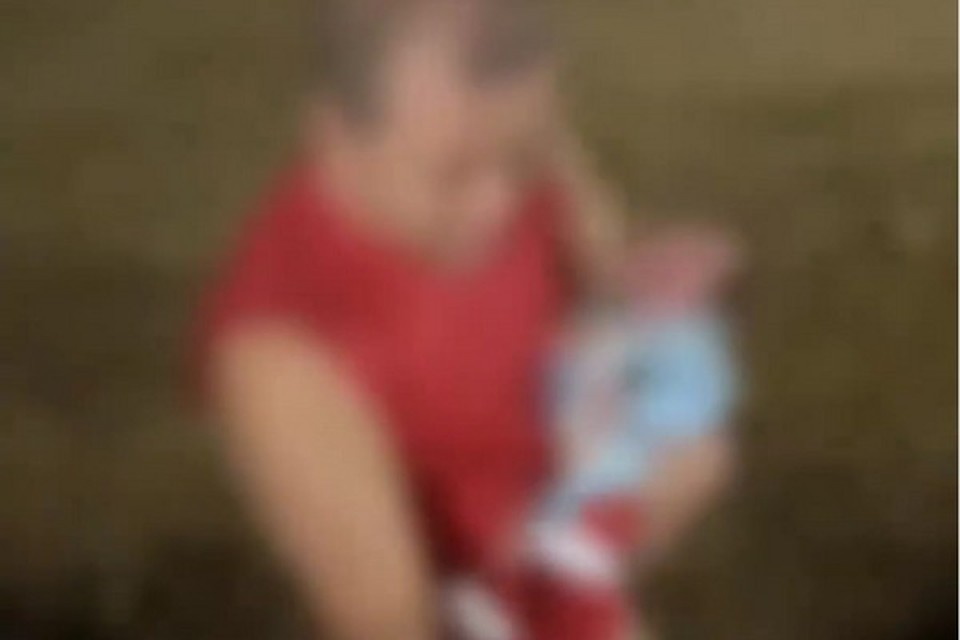 Homem enmcontrou beb na rua dentro de bolsa (Foto: Reproduo/Redes Sociais )