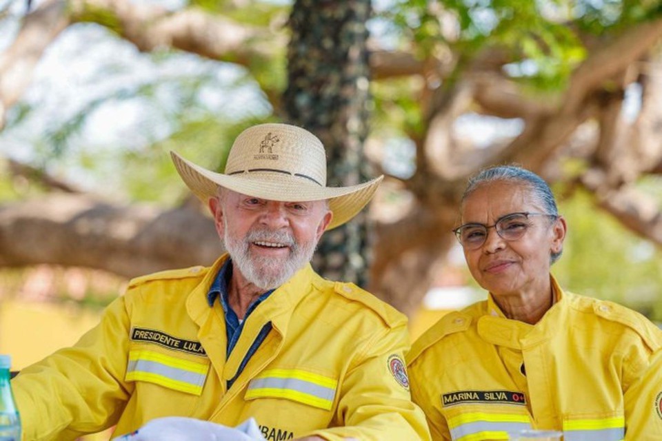 O presidente Lula e a ministra do Meio Ambiente, Marina Silva, acompanharam as ações de combate às queimadas do Pantanal em Corumbá (foto: Ricardo Stuckert)