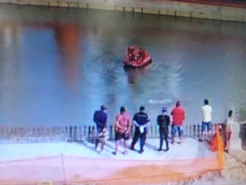Bombeiros fizeram buscas no canal do Fragoso, em Olinda  (Foto: Redes Sociais )