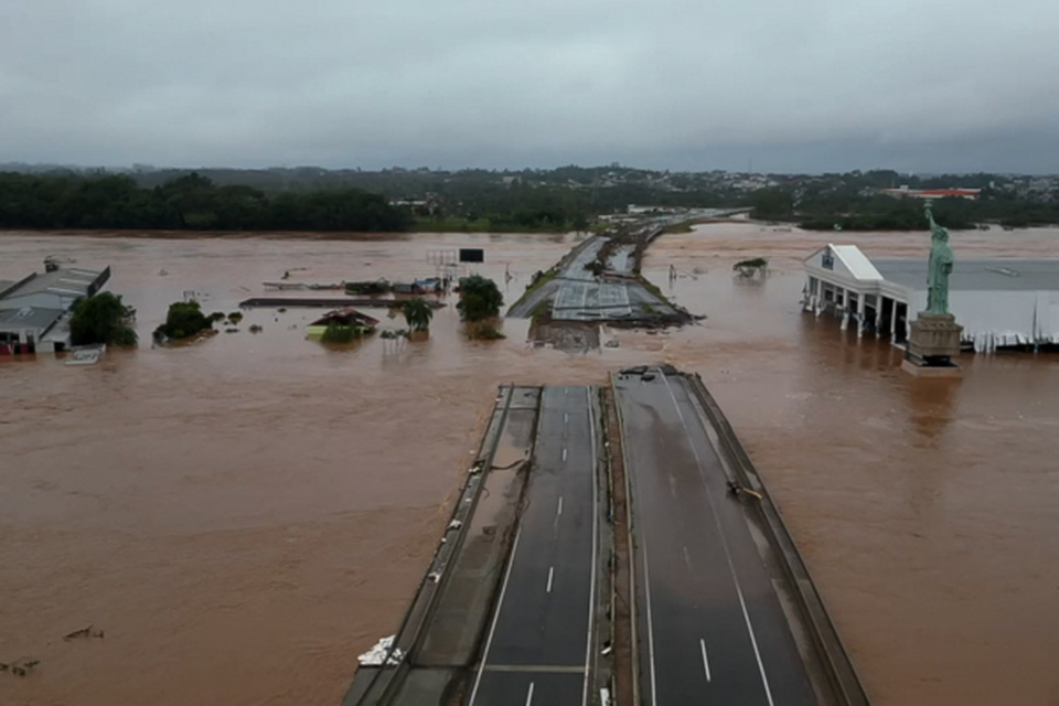 De toda forma o Concurso Unificado foi adiado (Crdito: HANDOUT / SAO PAULO CIVIL DEFENSE / AFP)