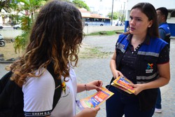 A ao de conscientizao  promovida em uma parceria entre o Grande Recife Consrcio de Transporte %u2013 CTM e as Secretarias de Educao e Defesa Social