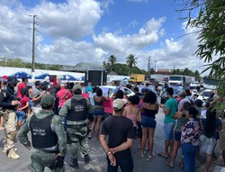 Moradores realizam protesto em Igarassu contra alta poluio na regio (Foto: Divulgao/PRF)