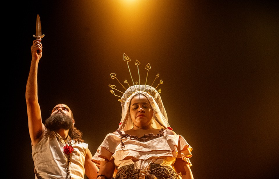 Uma Mulher Vestida de Sol, do Grupo Grial, abre o festival no Teatro do Parque (Foto: Foto: Eric Gomes
)