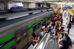 De acordo com a Companhia Brasileira de Trens Urbanos (CBTU), por causa do tumulto causado pelo assaltante, o segurana terceirizado deu um tiro para cima que no atingiu ningum