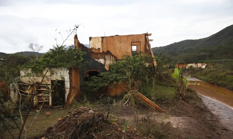 A barragem se rompeu em 5 de novembro de 2015  (foto: Jos Cruz/Agncia Brasil)