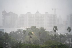 Aproximao do furaco Milton tm tornados e ameaa de inundaes na Flrida (foto: Sean Rayford / GETTY IMAGES NORTH AMERICA / Getty Images via AFP)