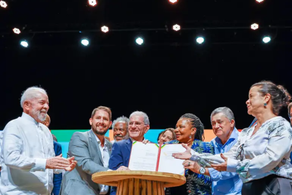 Presidente da Repblica, Luiz Incio Lula da Silva, durante a cerimnia de Sano do Projeto de Lei n 9474/2018, que institui marco regulatrio do Sistema Nacional de Cultura, no Teatro Luiz Mendona (Crdito: Ricardo Stuckert/PR)