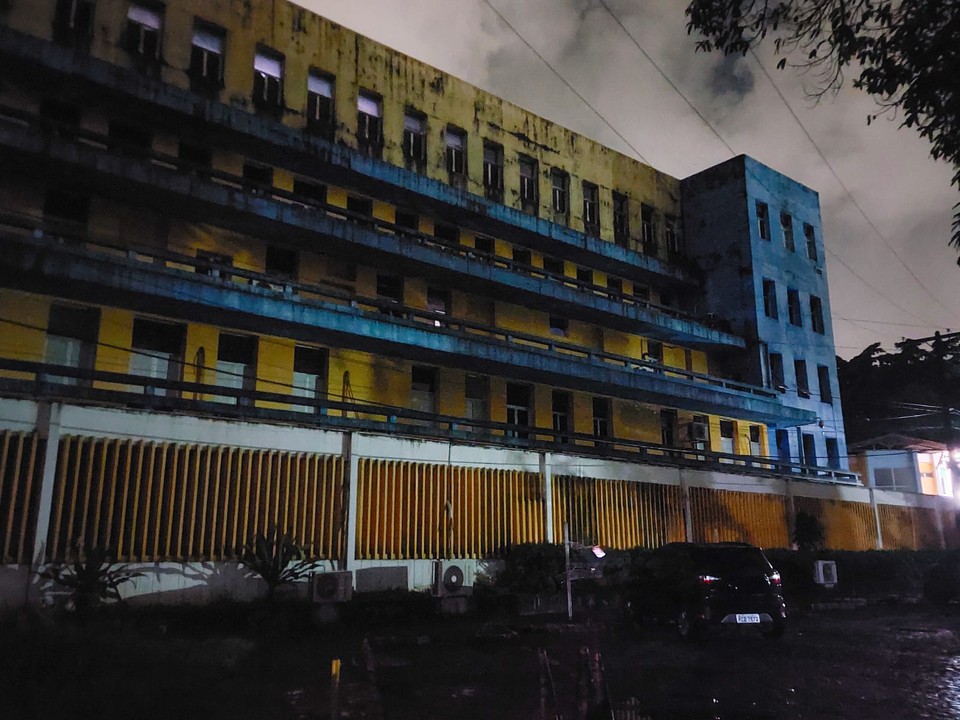 Hospital Otávio de Freitas teve pane no sistema de iluminação  (Foto: Arquivo)