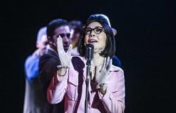 Elis, A Musical traz ao Teatro Guararapes com duas interpretaes da cantora (Lilian Menezes como Elis. Foto: Caio Galucci)