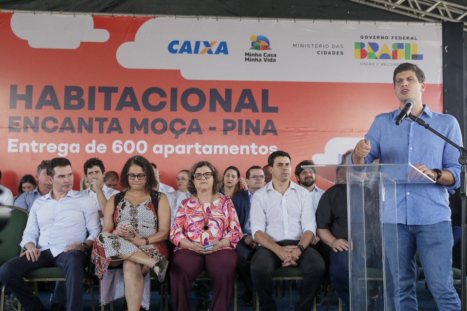 O Prefeito Joo Campos, durante solenidade, destacou os investimentos na rea de moradia na cidade  (Rafael Vieira/DP)
