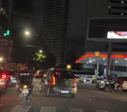 Parte do Centro e Zona Norte do Recife fica sem energia aps poste cair em nibus (Foto: Reproduo/Instagram)