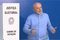 Lula falou rapidamente com a imprensa