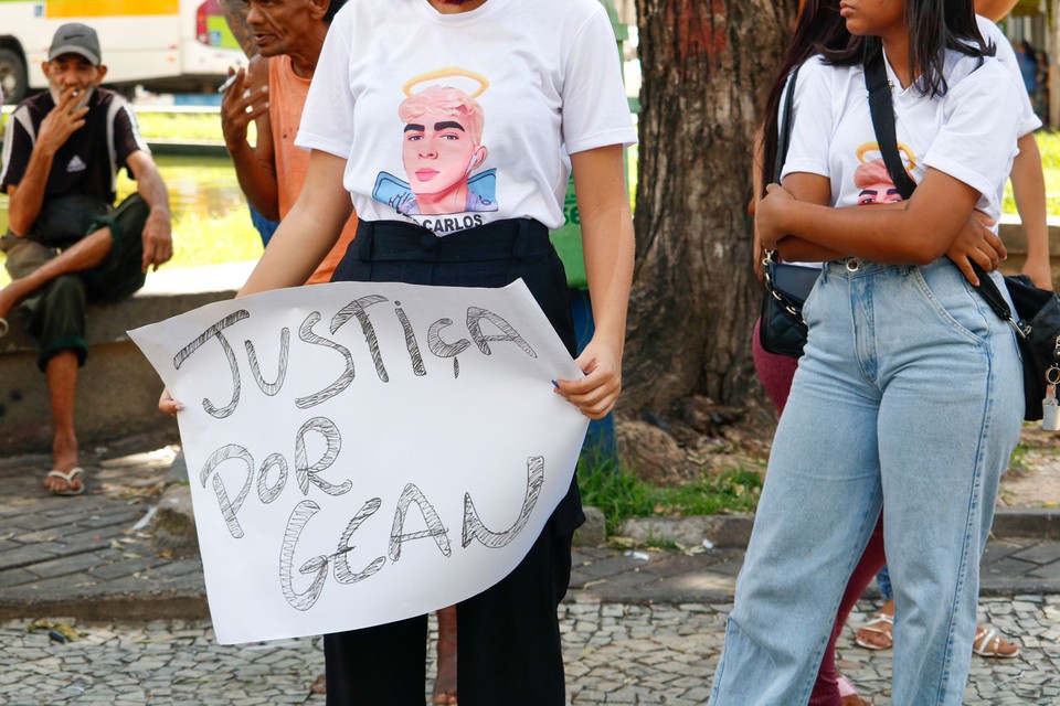 Cartazes foram levados para manifestao  (Foto: Marina Torres/DP)