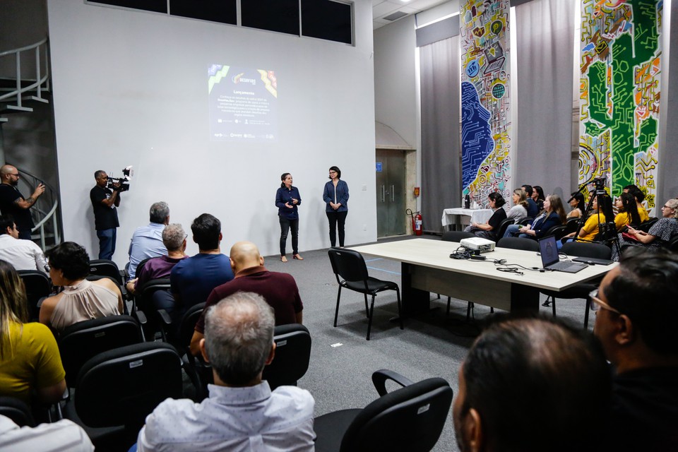 A iniciativa da gesto estadual tem como intuito apoiar ao menos 10 micro e pequenas empresas do Estado, com o valor de at R$ 300 mil para cada projeto selecionado (Foto: Saulo Aleixa/SectiPE
)