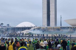 
O documento descreve que o ato era intitulado como a "Tomada de Poder pelo povo"