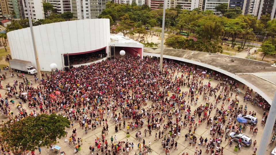 Muita gente foi at a rea do Parque Dona Lindu  (Foto: Francisco Silva/DP)