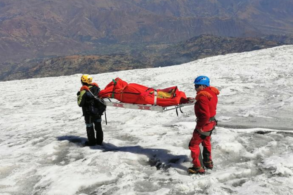 

Mumificado corpo de alpinista americano (foto: Peruvian National Police / AFP)