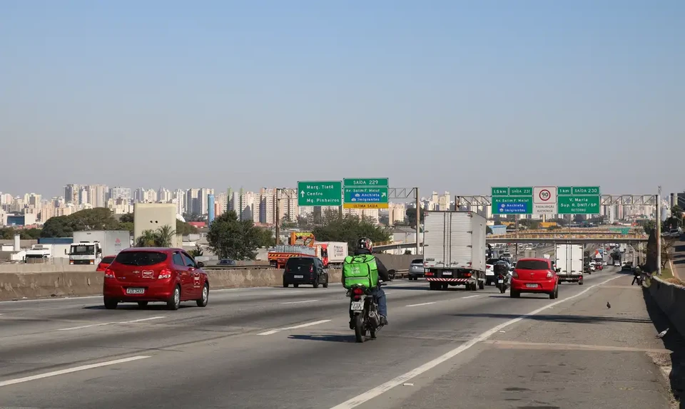 O acidente foi registrado por volta das 3h30, no quilmetro 167, sentido Rio de Janeiro (foto: ROVENA ROSA/AGNCIA BRASIL)